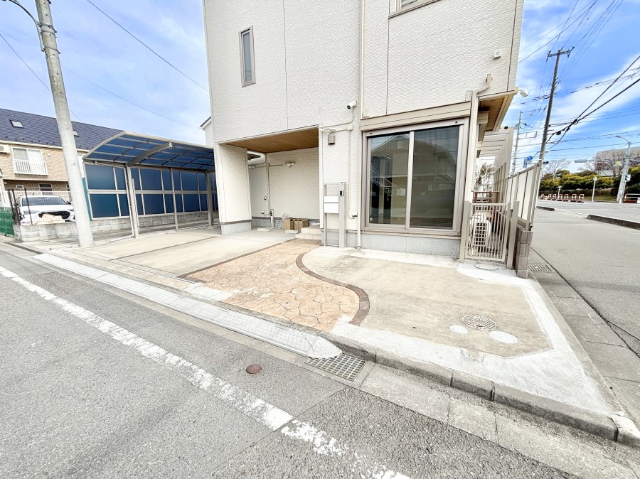  ����3��\�I�}�Ȃ��q�l�̒��ԂɁB�܂��A���Ƒ��̎��]�ԃX�y�[�X�Ƃ��Ă��劈��B