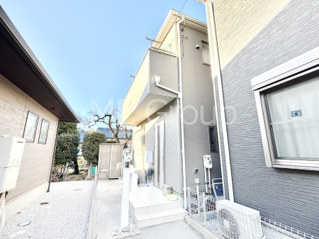 ���n�O�ώʐ^ �����Ղ�̗z���ƊJ�����ɕ�܂�閾�邢�Z�܂��B 