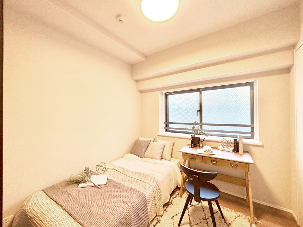 �Q�� ����