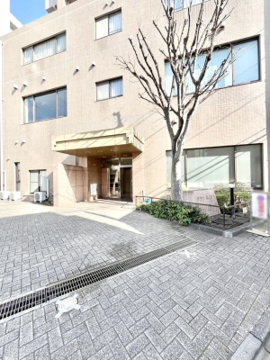 �G���g�����X �O�� �Y��ȃG���g�����X�́A���Z�҂�D�����}������Ă���܂�  