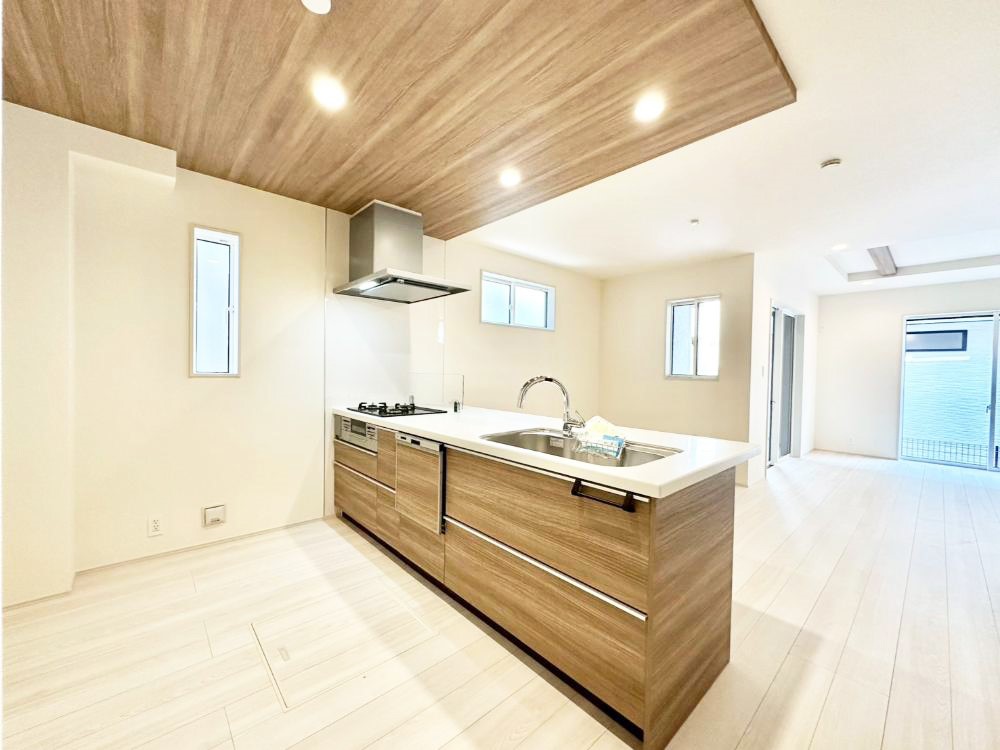 �L�b�`�� ���������Ȃ���ł����Ƒ��Ƃ̉�b���y���߂�ΖʃL�b�`��