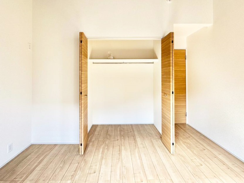 ���[ �m���̃N���[�[�b�g�B���s��������̂Ō���̈ߗނ�����������܂�܂��B