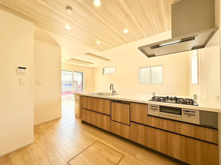 �L�b�`�� ���������Ȃ���ł����Ƒ��Ƃ̉�b���y���߂�ΖʃL�b�`��