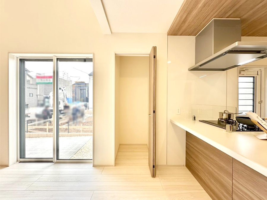 ���̑����� ���r���O���[�B�����Ɏ��[������ƕ����W�܂�LDK���X�b�L���Еt�������ł��ˁB  