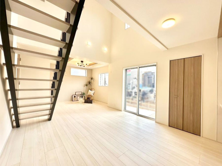 ���̑����� �傫�ȑ����炽���Ղ�̗z���ƕ����������郊�r���O  