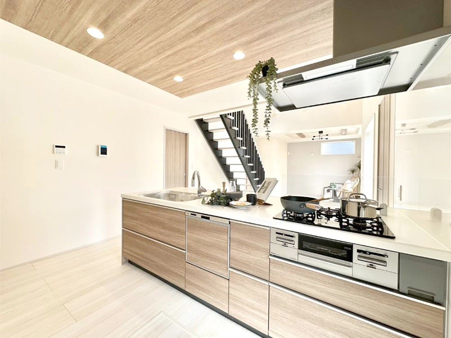 �L�b�`�� ���������Ȃ���ł����Ƒ��Ƃ̉�b���y���߂�ΖʃL�b�`��