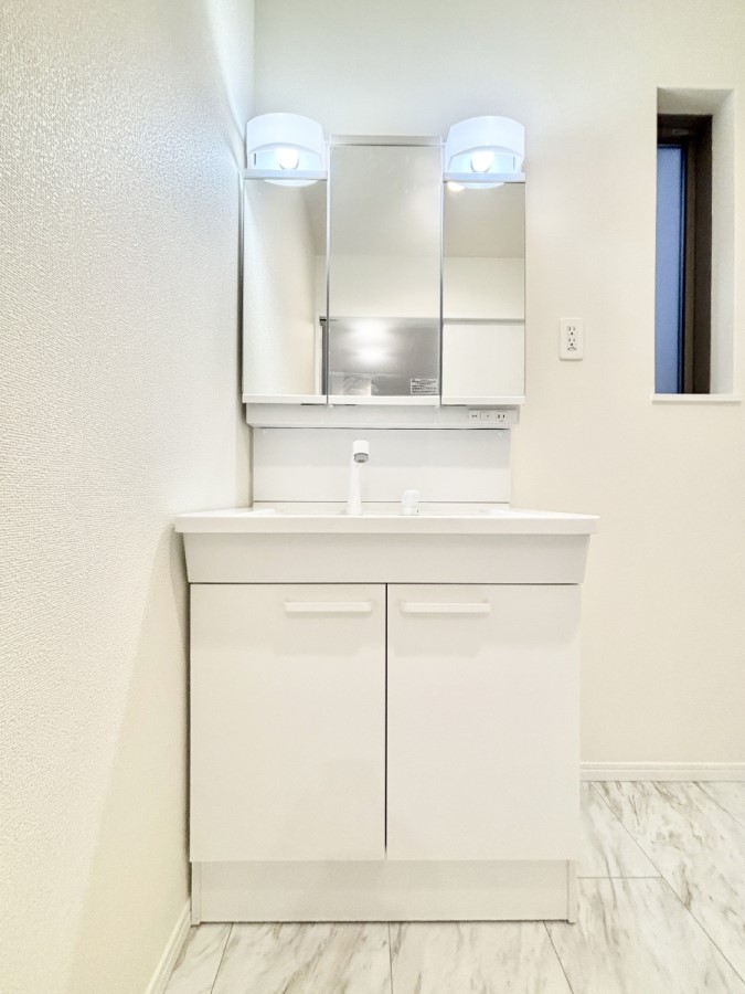 ���ʑ�E���ʏ� ���[�͂Ƌ@�\���ɗD�ꂽ���ʉ��ϑ� 