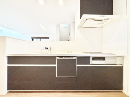 �L�b�`�� ���r���O�ŗV�Ԃ��q�l�������Ȃ��炨�������ł���ΖʃL�b�`��