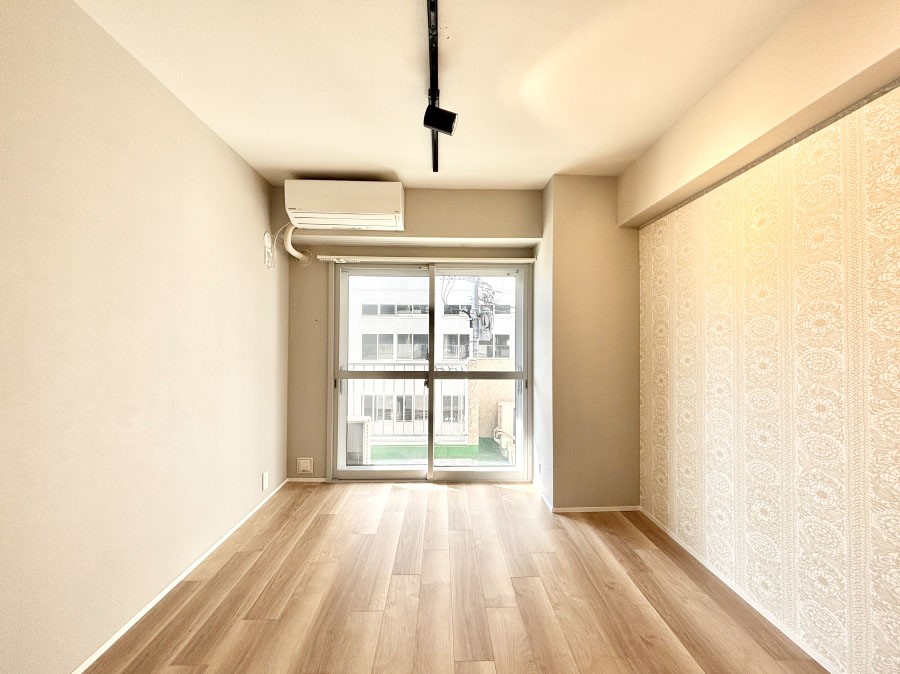 ���̑����� �o���R�j�[���J�������v���X���Ă����m��  