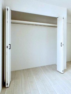 ���[ �m���̃N���[�[�b�g�B���s��������̂Ō���̈ߗނ�����������܂�܂��B