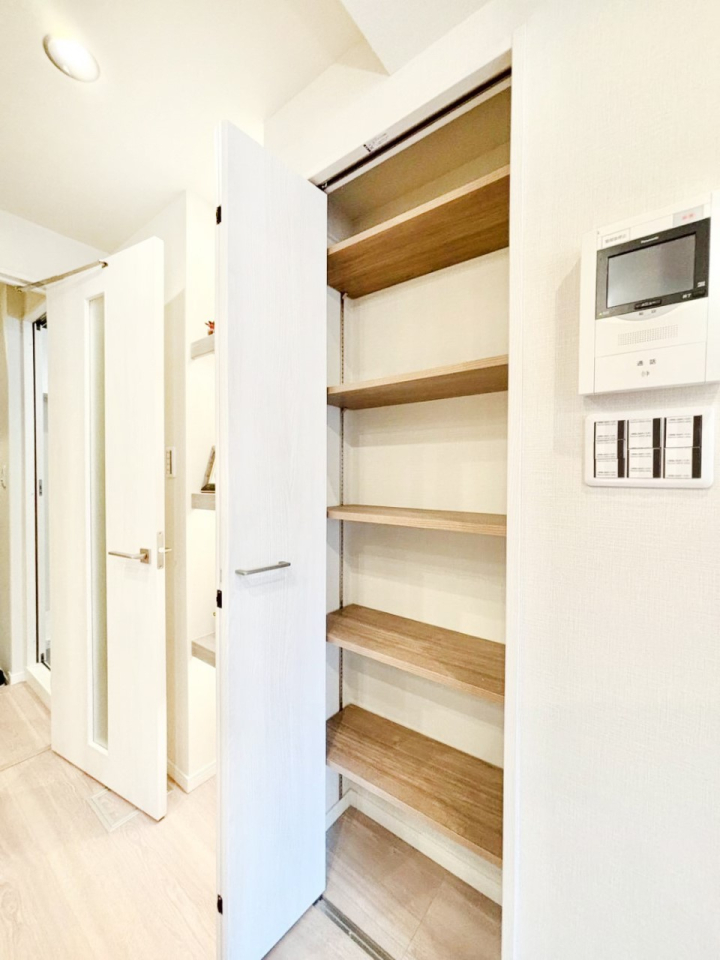 ���̑����� ���r���O���[�B�����Ɏ��[������ƕ����W�܂�LDK���X�b�L���Еt�������ł��ˁB  