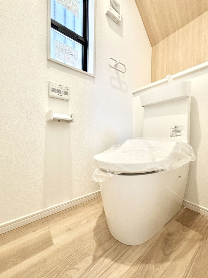 �g�C�� �g�C����1�K��2�K���ꂼ��ɔz�u����Ă��ĂƂĂ��֗��ł��B 