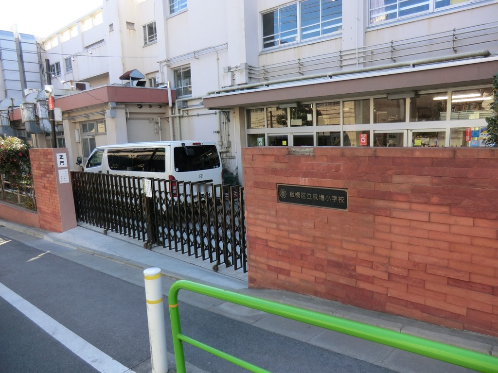 ���ӊ� ���w�Z 810m ���旧�������w�Z