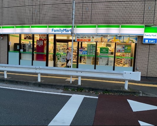 ���ӊ� �R���r�j 270m �t�@�~���[�}�[�g ������w�O�X