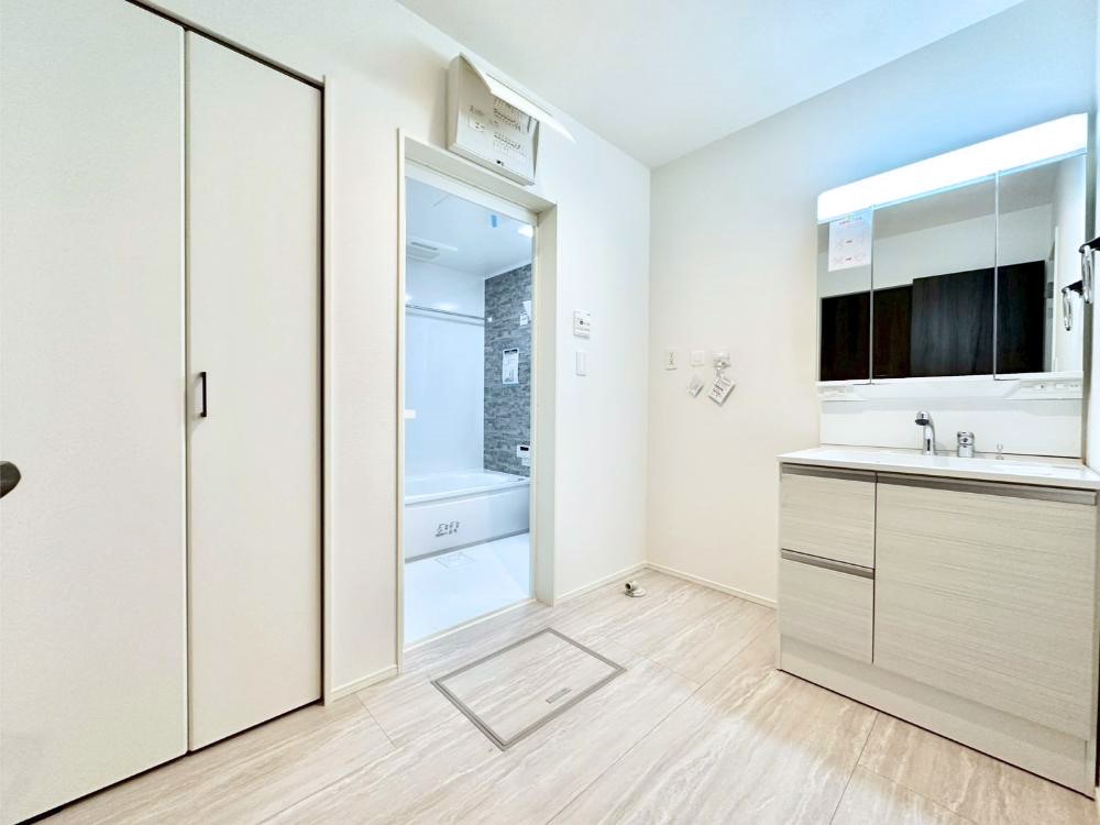 ���̑� �L�X�Ƃ�Ƃ�̂��郉���h���[�X�y�[�X�B  