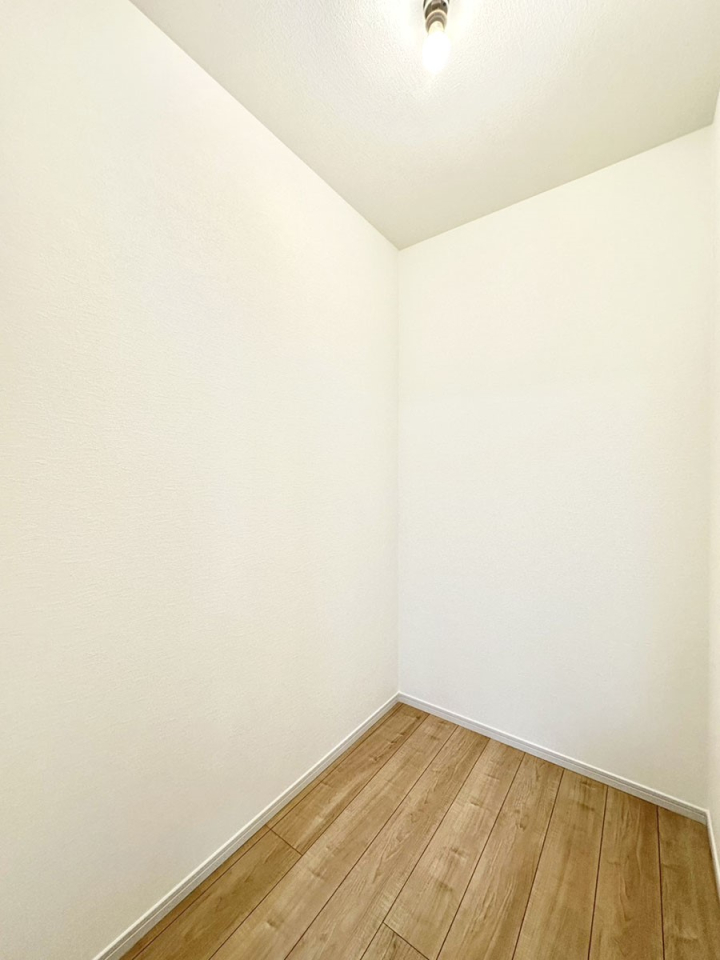 ���̑����� ���r���O���[�B�����Ɏ��[������ƕ����W�܂�LDK���X�b�L���Еt�������ł��ˁB  