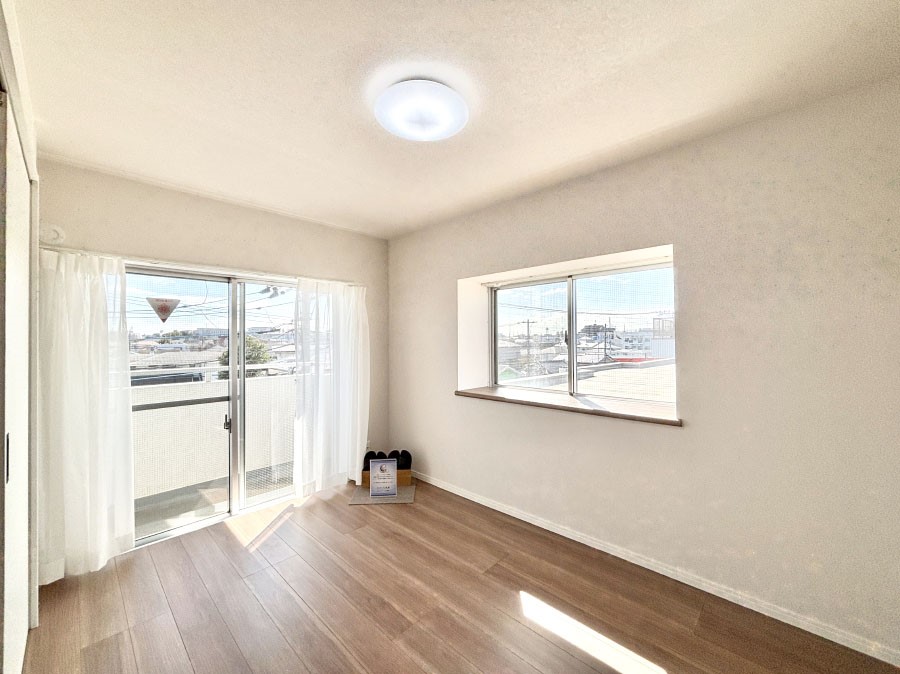 ���̑����� �o���R�j�[���J�������v���X���Ă����m��  