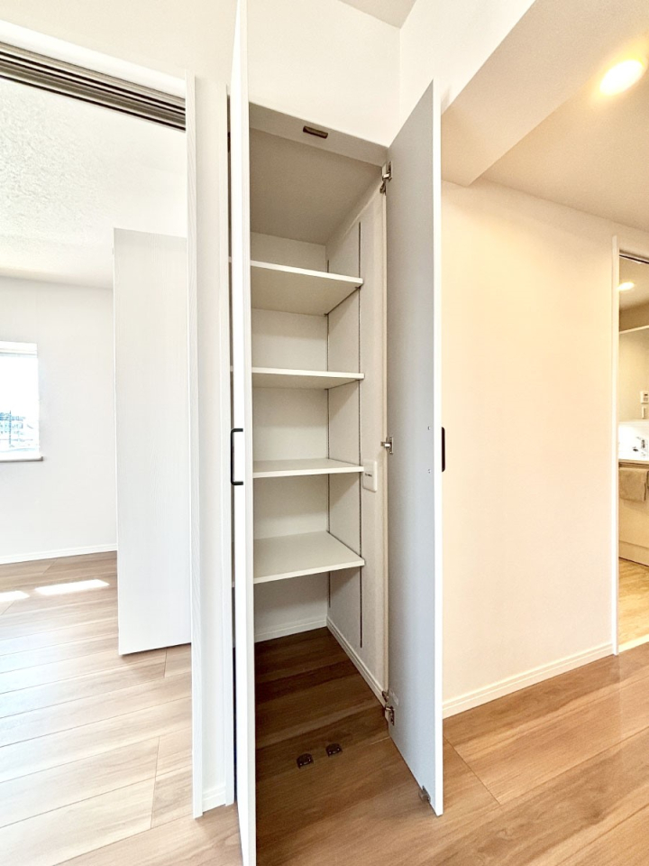 ���̑����� ���r���O���[�B�����Ɏ��[������ƕ����W�܂�LDK���X�b�L���Еt�������ł��ˁB  