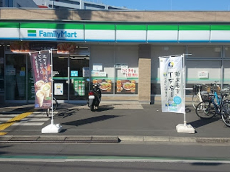 ���ӊ� �R���r�j 400m �t�@�~���[�}�[�g ����r�k�t�ʂ�X