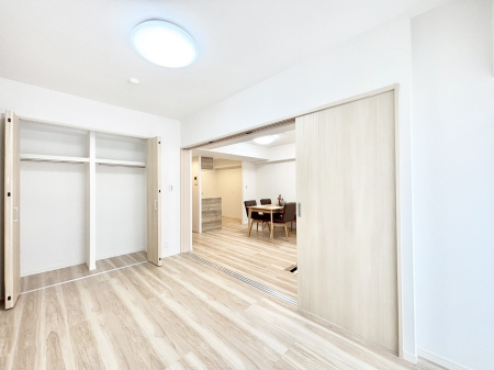 �q������ ���r���O�ɗאڂ����m���B�����˂��J������ƃ��r���O�ƌq����e���̋�Ԃɕϐg�I