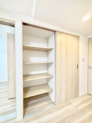 ���̑����� ���r���O���[�B�����Ɏ��[������ƕ����W�܂�LDK���X�b�L���Еt�������ł��ˁB  