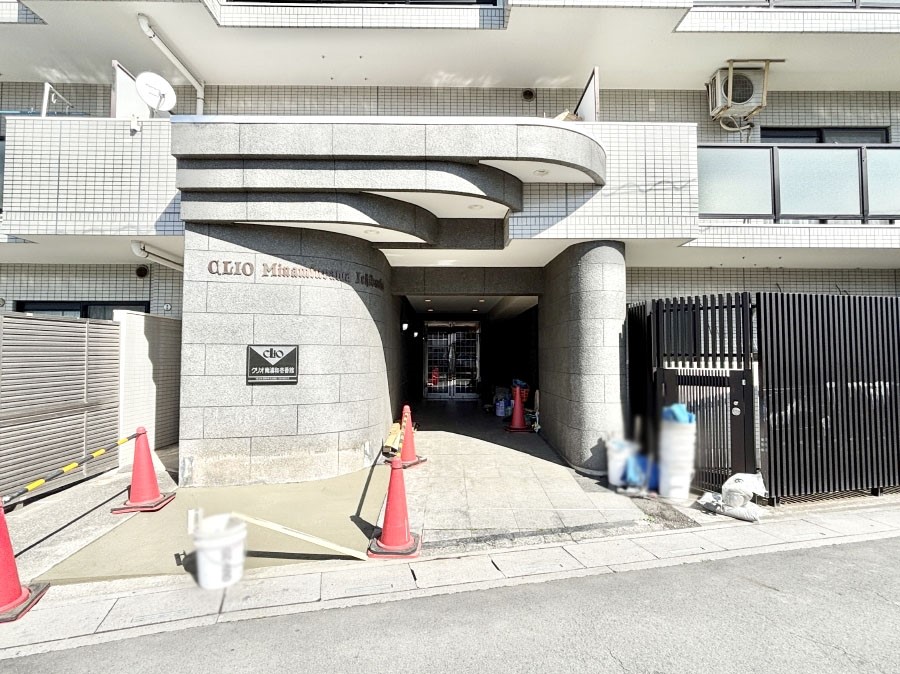 �G���g�����X �O�� �Y��ȃG���g�����X�́A���Z�҂�D�����}������Ă���܂�  