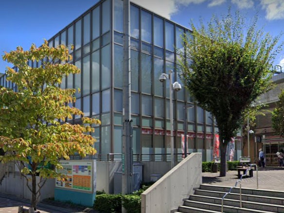 ���ӊ� �V���b�s���O�Z���^�[ 600m �o���e���X�K�[�f��