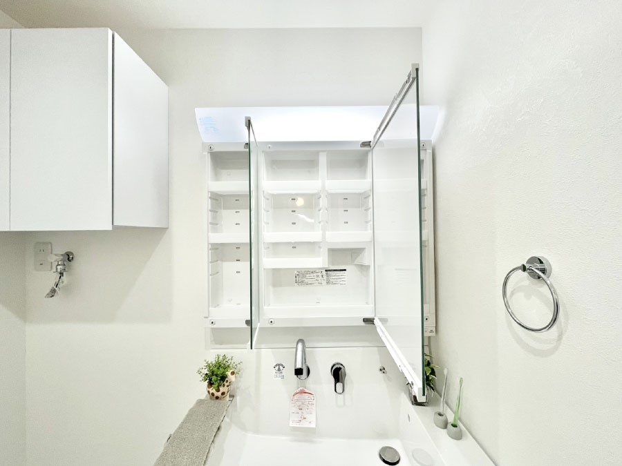 ���̑����� �O�ʋ��̗��ɁA���ϕi��q���p�i�Ȃǂ����[�\�B���ʑ����������ƕۂ��܂��I