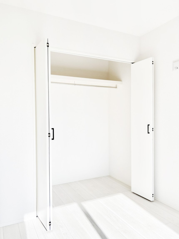 ���[ ��������ߗނ�ו��Ȃǂ̎��[�ɕ֗��ȃN���[�[�b�g�t���ł��B