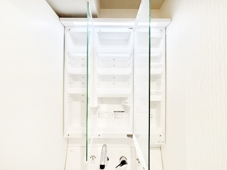 ���̑����� �O�ʋ��̗��ɁA���ϕi��q���p�i�Ȃǂ����[�\�B���ʑ����������ƕۂ��܂��I