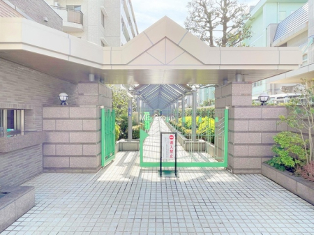 �G���g�����X -