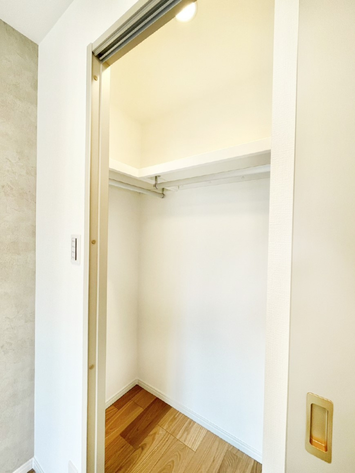 ���̑����� ���r���O���[�B�����Ɏ��[������ƕ����W�܂�LDK���X�b�L���Еt�������ł��ˁB  