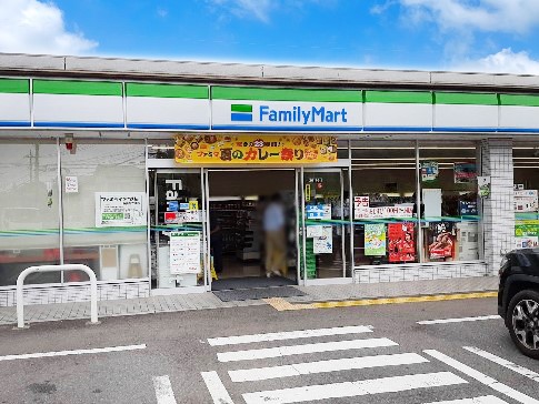 ���ӊ� �R���r�j 600m �t�@�~���[�}�[�g �������܌����X