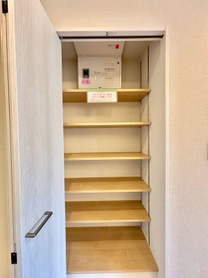 ���̑����� ���r���O���[�B�����Ɏ��[������ƕ����W�܂�LDK���X�b�L���Еt�������ł��ˁB  