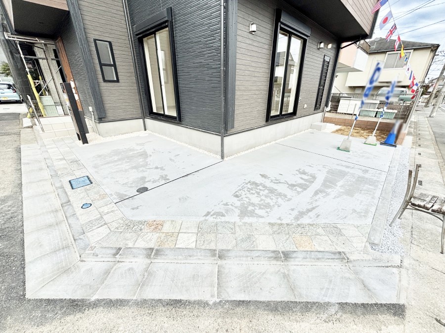  ����2��\�I�}�Ȃ��q�l�̒��ԂɁB�܂��A���Ƒ��̎��]�ԃX�y�[�X�Ƃ��Ă��劈��B