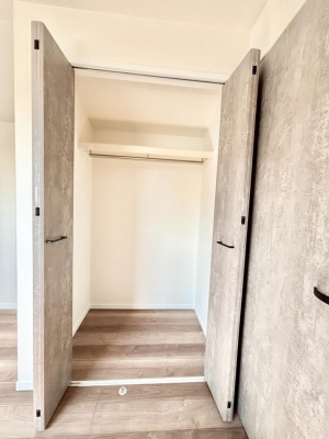 ���[ �m���̃N���[�[�b�g�B���s��������̂Ō���̈ߗނ�����������܂�܂��B