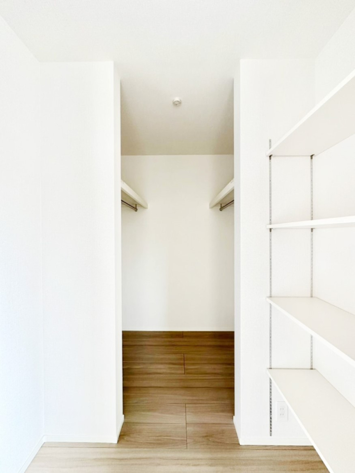 ���̑� �G�ߕi���̕i�Ȃǂ����Ղ���[�o����E�H�[�N�C���N���[�[�b�g�t���ł��B