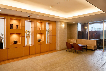 ���̑� �҂����킹�ꏊ�Ƃ��Ă��֗��ȃG���g�����X���r�[