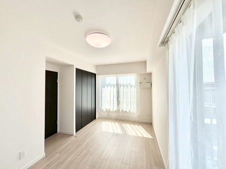 ���̑����� �o���R�j�[���J�������v���X���Ă����m��  