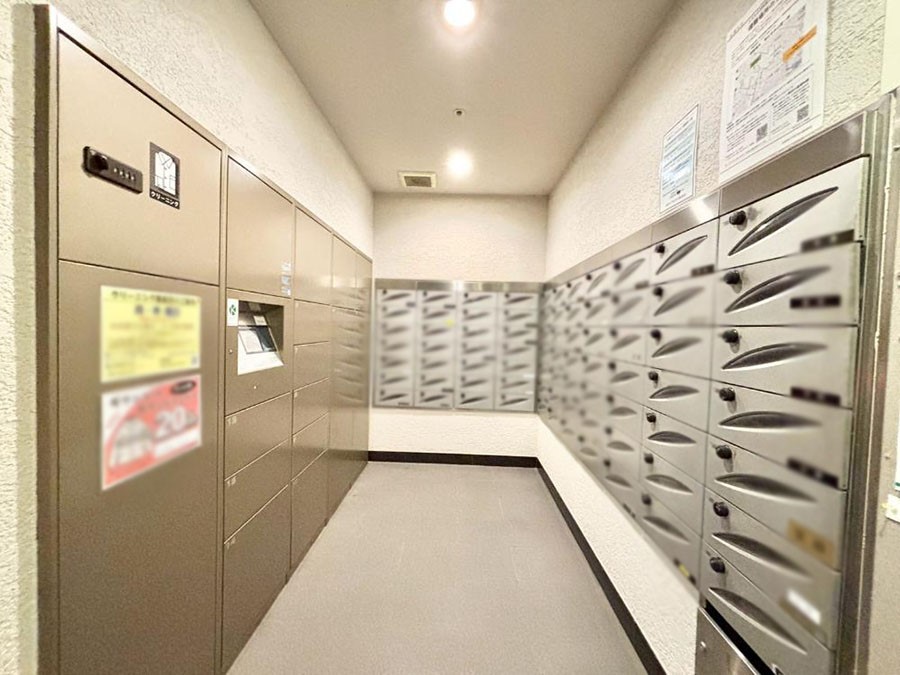 ���̑� �|�X�g�̓G���g�����X���ɂ���̂ŉJ�ɔG�ꂸ�X�ւ��󂯎��܂��ˁI