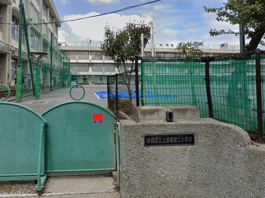 ���ӊ� ���w�Z 600m ���旧�����񏬊w�Z