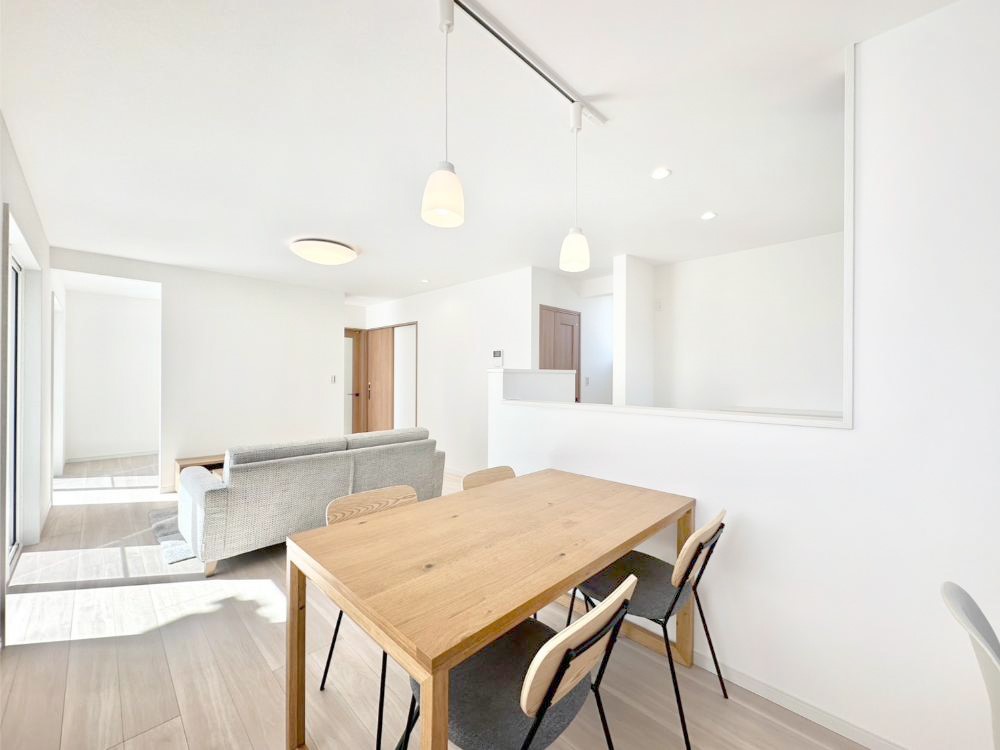 ���r���O �ΖʃL�b�`�������r���O�C���K�i���̗p�������r���O�͉Ƒ����J�[�܂��Ԃł�