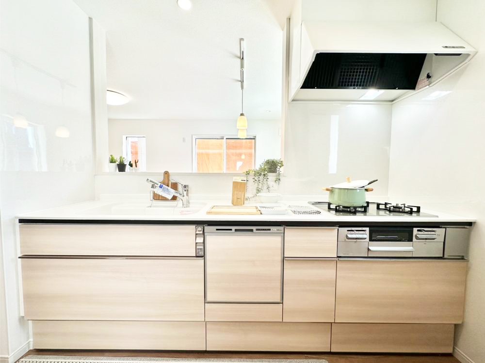 �L�b�`�� ���r���O�ŗV�Ԃ��q�l�������Ȃ��炨�������ł���ΖʃL�b�`��