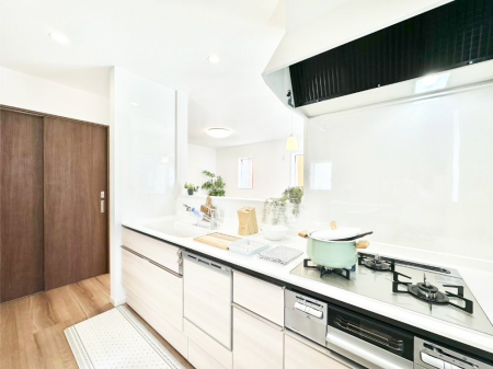 �L�b�`�� �J�E���^�[�z���ɂ��b�������Ȃ��疈���̂������������Ɗy����