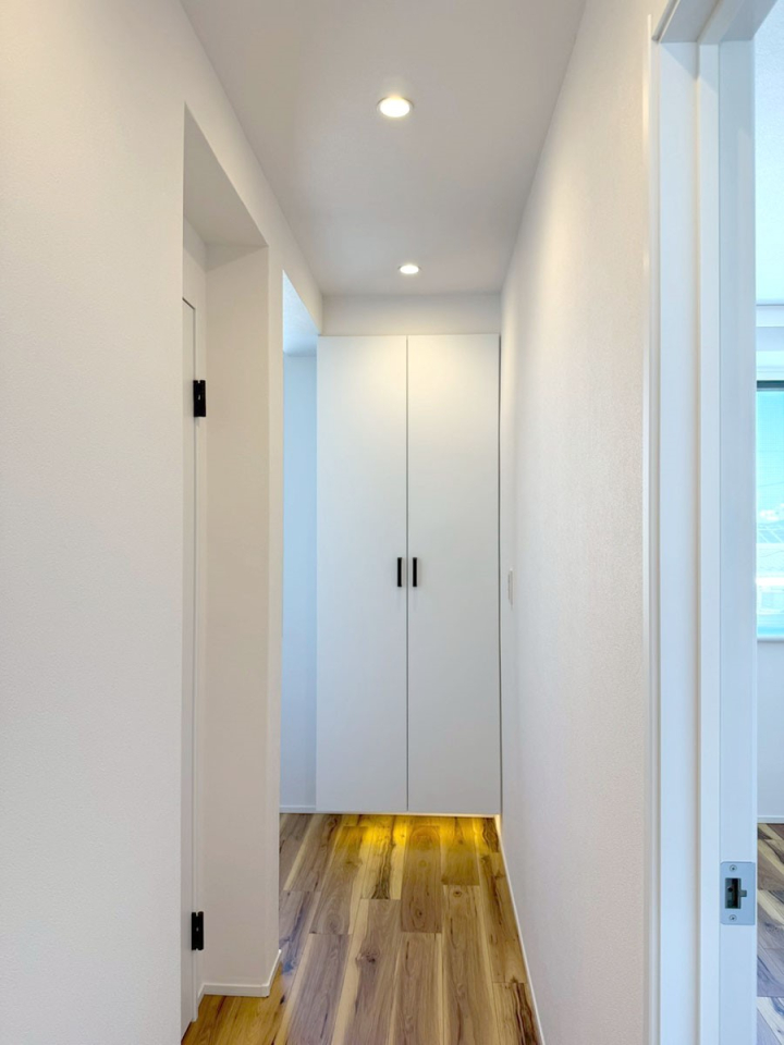 ���̑����� �����Ղ���[�ł���V���[�Y�{�b�N�X�ŉƑ��S���̌C���A���ւ�������B  