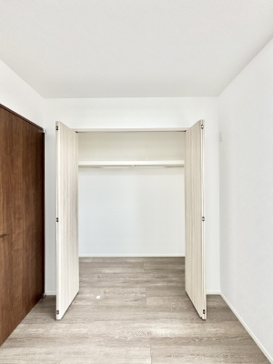 ���[ �m���̃N���[�[�b�g�B���s��������̂Ō���̈ߗނ�����������܂�܂��B