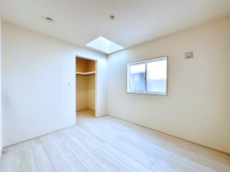 ���̑����� �g�b�v���C�g�t�̗m���B���R�̌���������āA�����̂قƂ�ǂ𖾂邭�߂����܂��B  