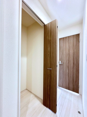 ���[ 2�K�L�����[�ɂ͑|���p�i����p�i�̃X�g�b�N�Ȃǂ����[�ł��܂��B