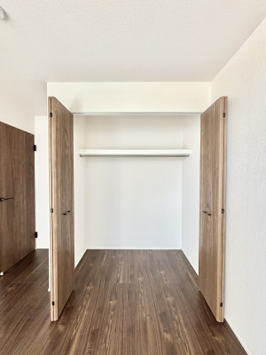 ���[ �m���̃N���[�[�b�g�B���s��������̂Ō���̈ߗނ�����������܂�܂��B