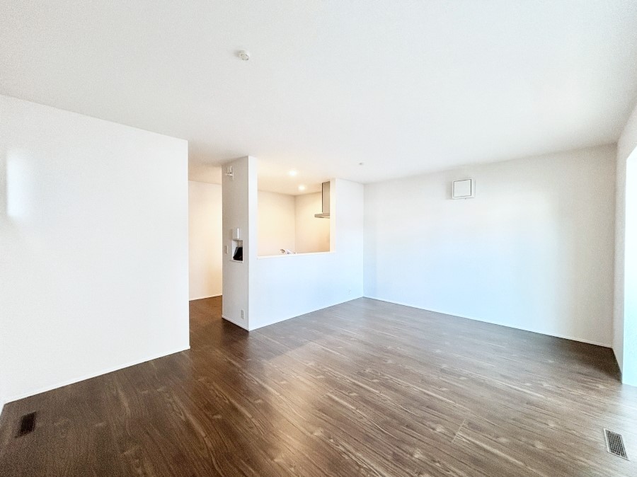 ���̑����� �Ƒ��̏Ί炪���R�Ɛ��܂�Ă���A����ȕ��͋C�̃_�C�j���O�Ɏd�オ���Ă��܂��B